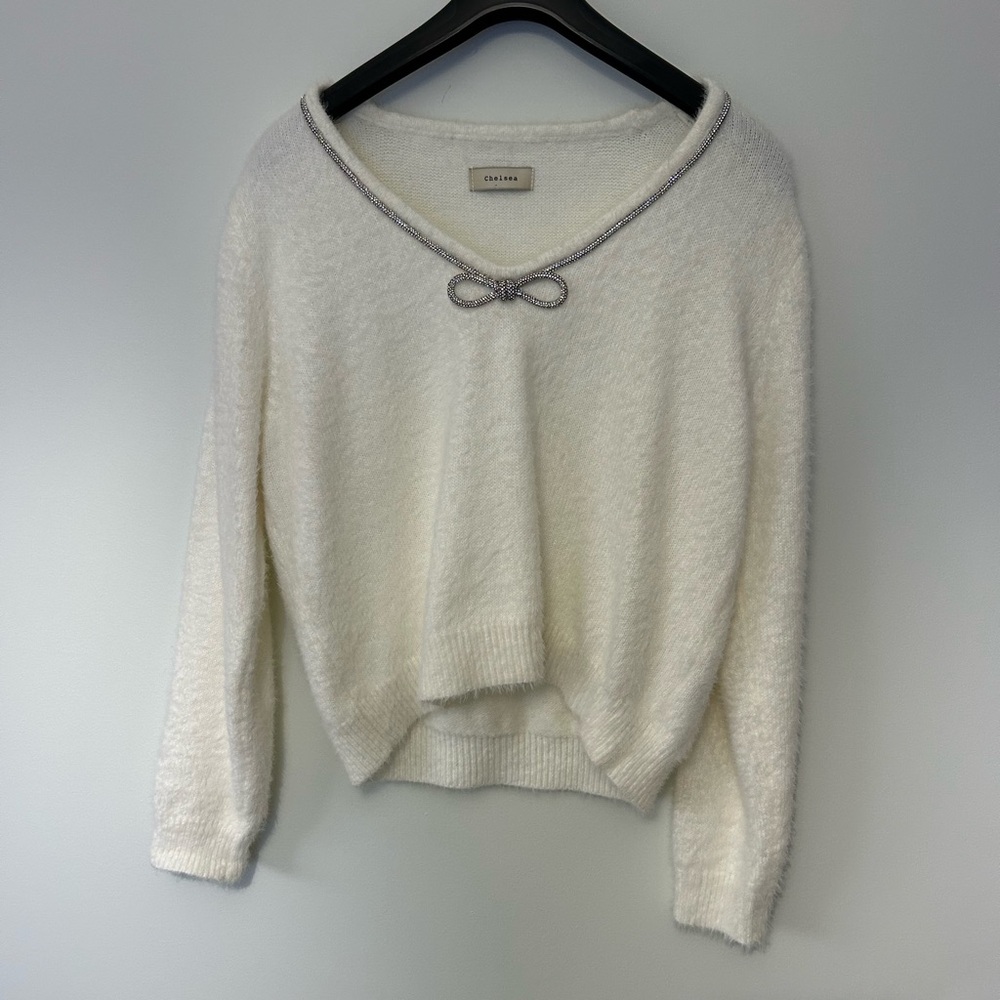 Chelsea Cream V-Neck Sweater with Bow Detail and Cropped Style Large